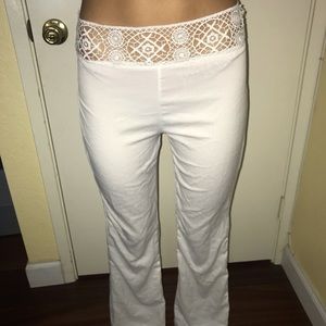 White thin string pattern pants